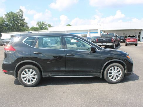 Used 2017 Nissan Rogue S FWD image 11