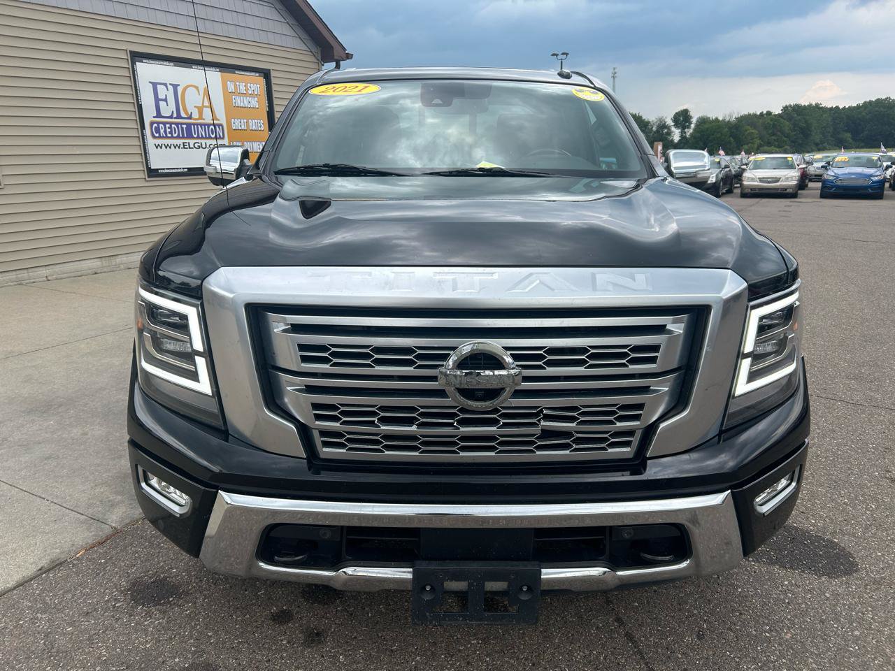 Used 2021 Nissan Titan Platinum Reserve w/ Moonroof Package AWD/4WD image 2