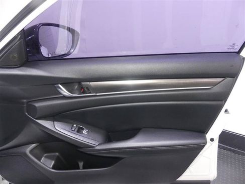 Used 2018 Honda Accord Sport image 18