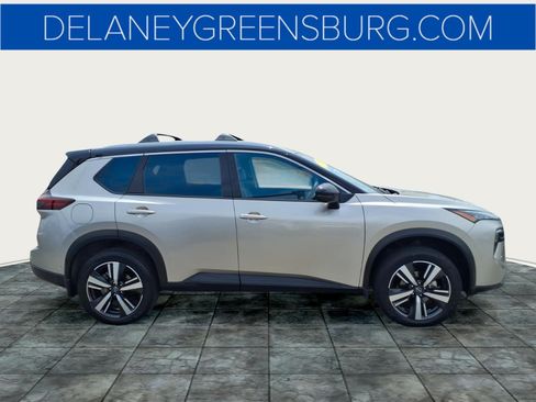 Used 2024 Nissan Rogue SL AWD/4WD image 2