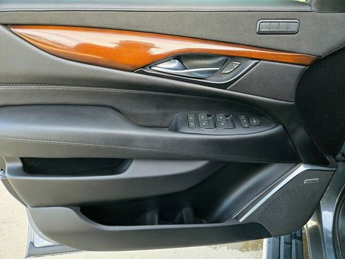 Used 2019 Cadillac Escalade Premium Luxury image 33