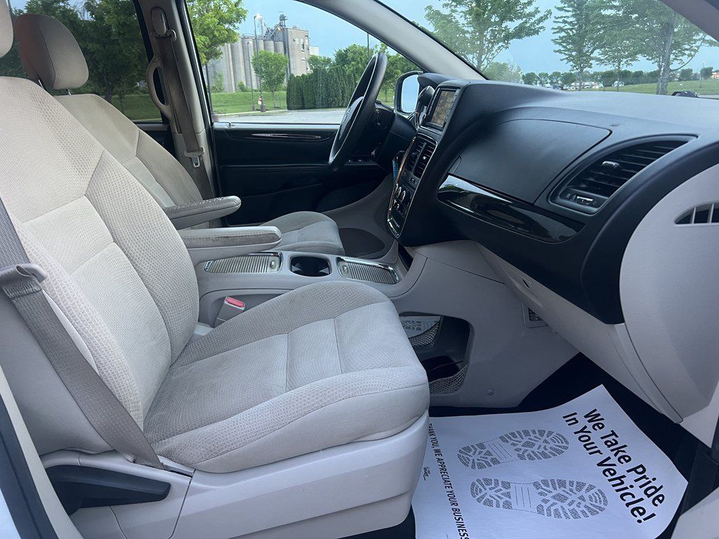Used 2019 Dodge Grand Caravan SE w/ UConnect Hands-Free Group FWD image 11