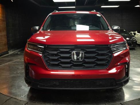 Used 2023 Honda Pilot Sport image 3