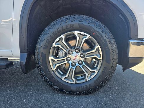 Used 2024 GMC Sierra 1500 SLE w/ Preferred Package AWD/4WD image 9
