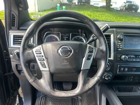 Used 2018 Nissan Titan SV w/ SV Convenience Package AWD/4WD image 10