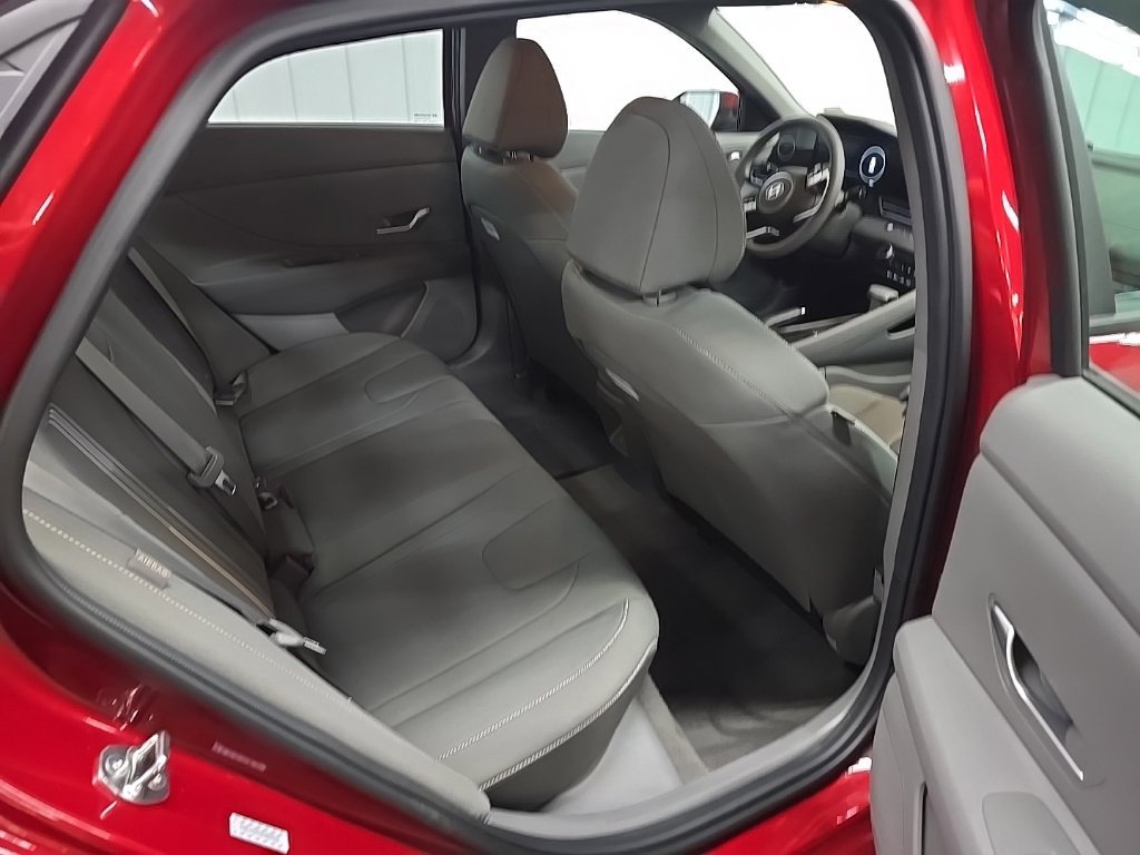 Used 2024 Hyundai Elantra SEL FWD image 19