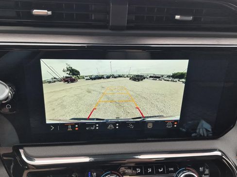 Used 2025 GMC Sierra 2500 AT4 w/ Technology Package AWD/4WD image 29