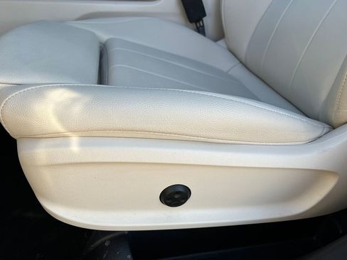 Used 2025 Mercedes-Benz GLA 250 4MATIC image 11