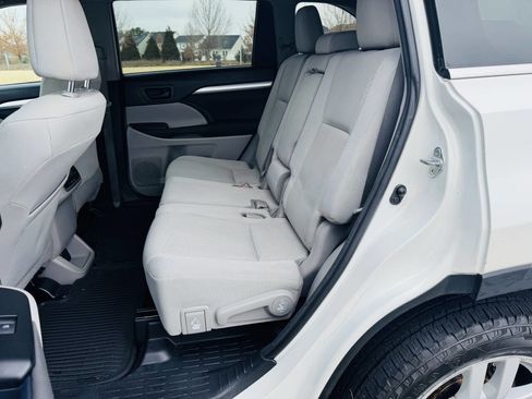 Used 2016 Toyota Highlander LE image 12