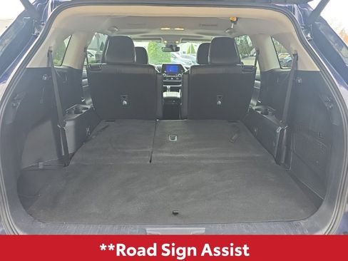 Used 2024 Toyota Highlander XLE image 17