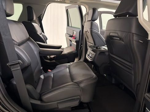 Used 2025 Ford Expedition Platinum image 28