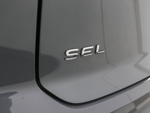 Used 2024 Volkswagen Atlas Cross Sport SEL R-Line image 13