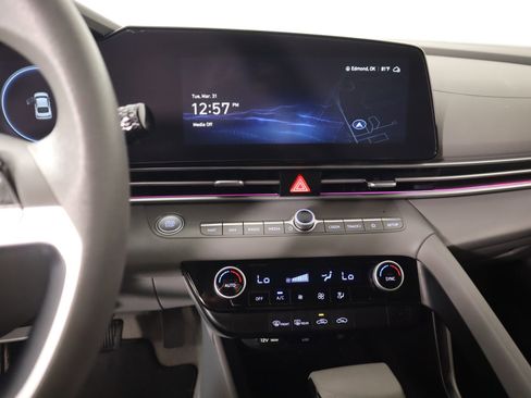 Certified 2024 Hyundai Elantra SEL image 5