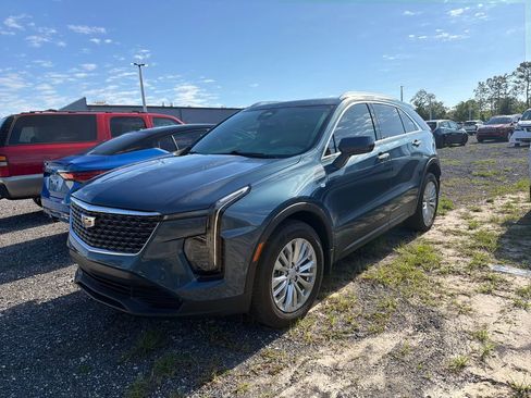 Used 2024 Cadillac XT4 Luxury FWD image 3