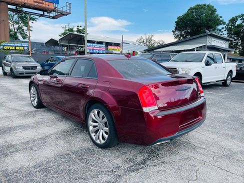 Used 2019 Chrysler 300 Touring w/ Chrome Appearance Package RWD image 7