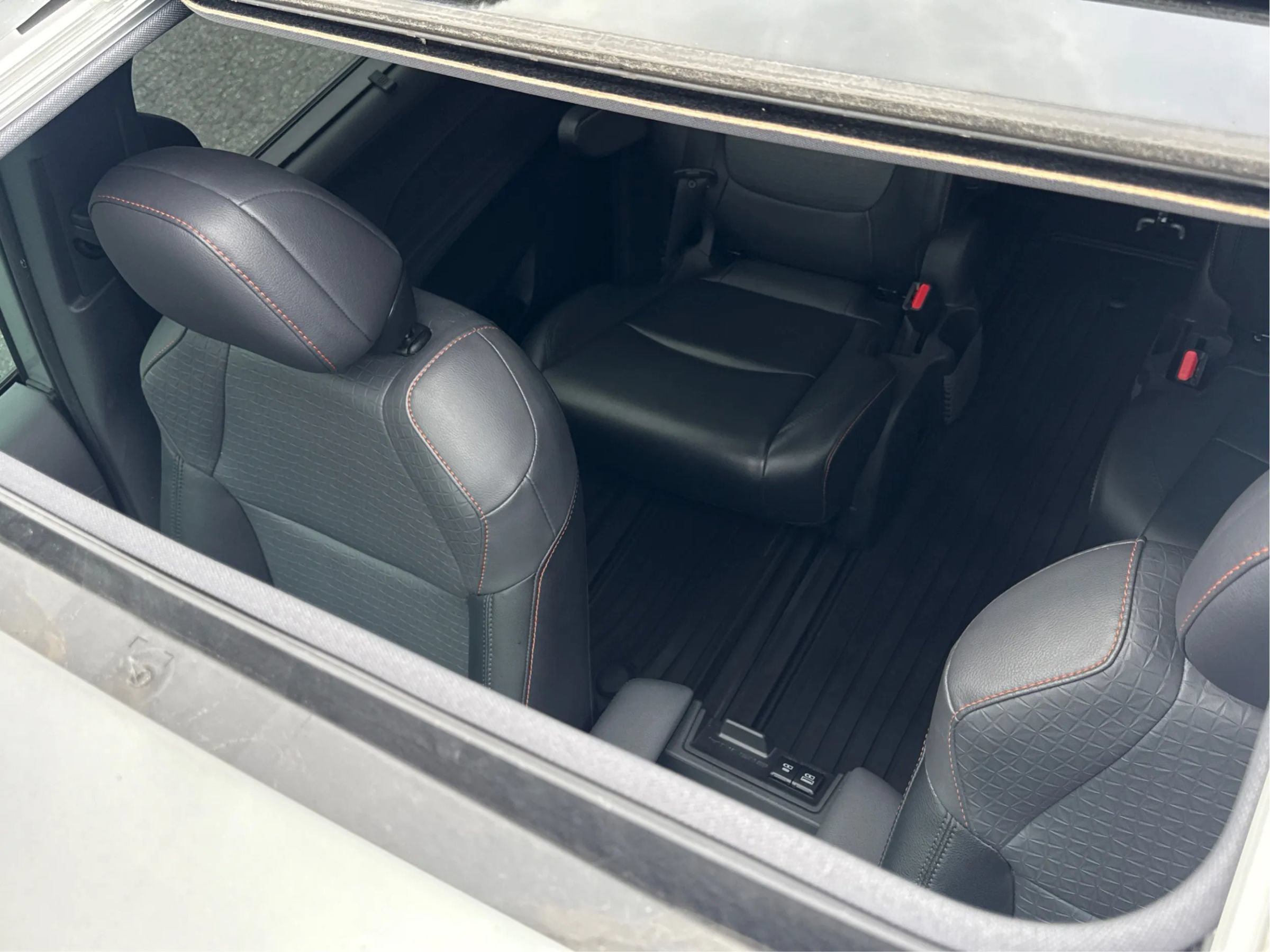 Used 2022 Toyota Sienna XSE FWD image 26