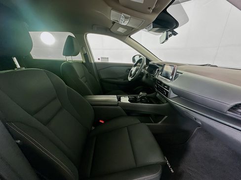 Used 2023 Nissan Rogue S image 30