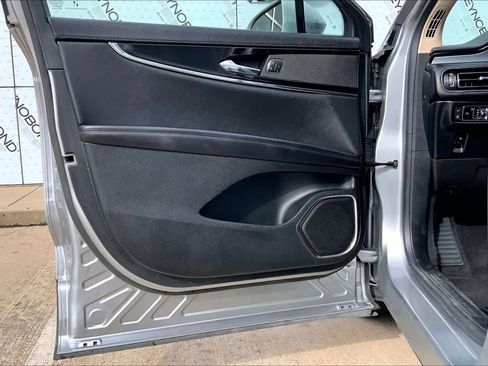 Used 2023 Lincoln Nautilus FWD w/ Premium Package image 21