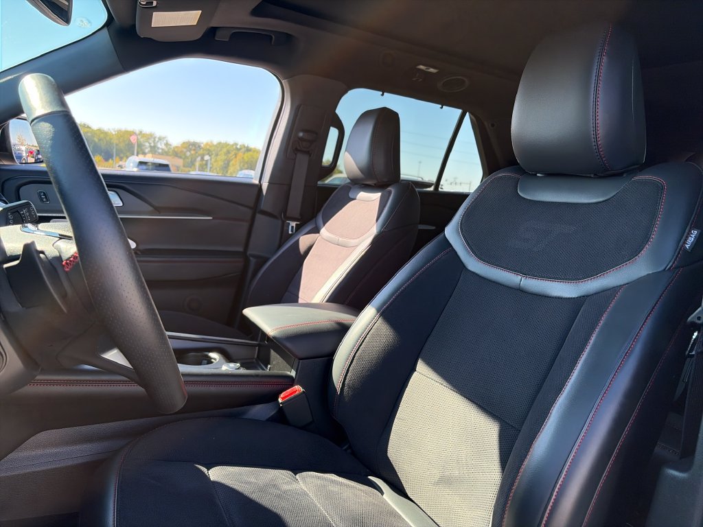 Used 2025 Ford Explorer ST AWD/4WD image 18