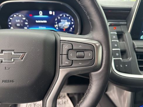 Used 2022 Chevrolet Suburban Z71 w/ Luxury Package AWD/4WD image 15