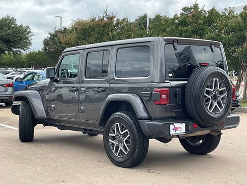 Used 2025 Jeep Wrangler Unlimited Sahara AWD/4WD image 6