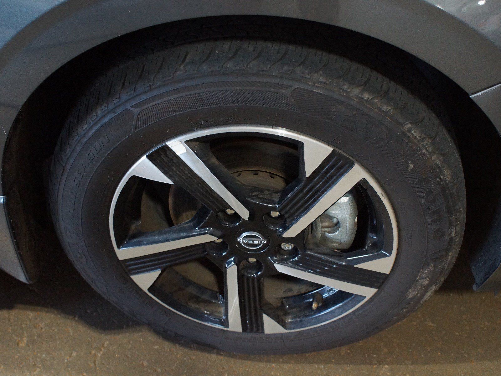 Used 2025 Nissan Sentra SV w/ Trunk Package FWD image 3