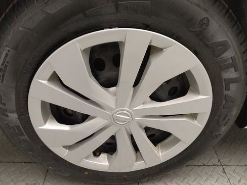 Used 2022 Nissan Versa S FWD image 31