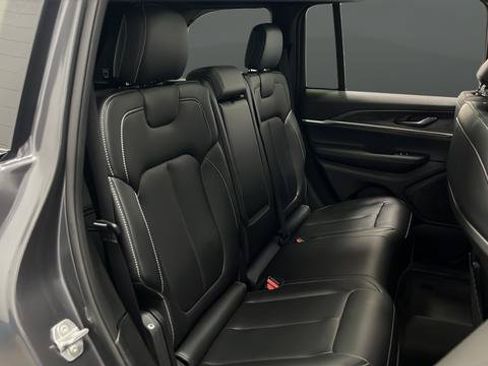 Used 2025 Jeep Grand Cherokee Limited w/ Black Appearance Package AWD/4WD image 24