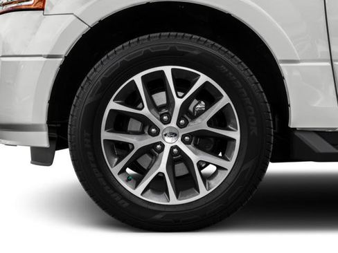 Used 2016 Ford Expedition EL XLT w/ Equipment Group 201A image 9