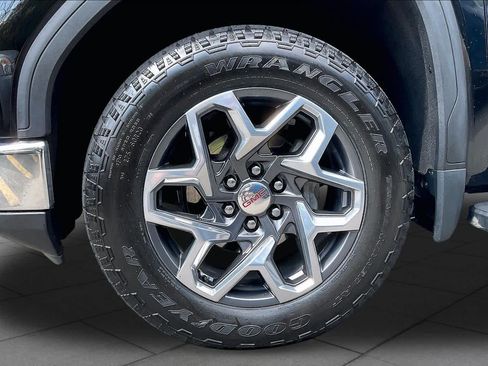 Used 2024 GMC Sierra 1500 SLT w/ SLT Premium Plus Package AWD/4WD image 11