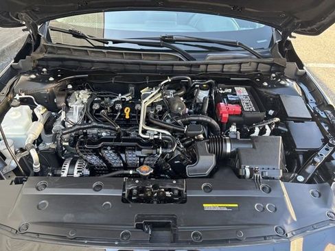 Used 2025 Nissan Altima 2.5 SV FWD image 31