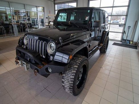 Used 2018 Jeep Wrangler Unlimited Sahara image 2