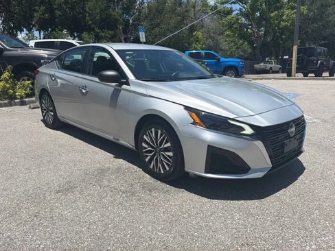 Used 2024 Nissan Altima 2.5 SV FWD image 5