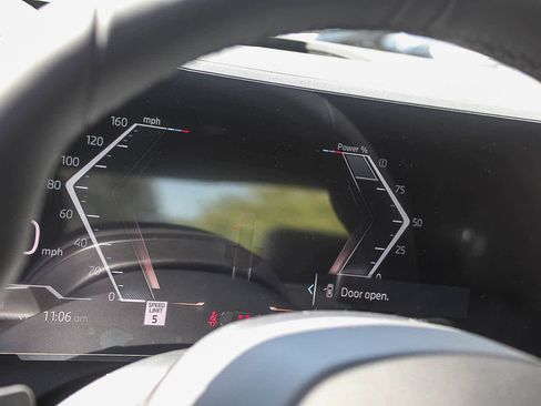 New 2026 BMW 550e xDrive image 30