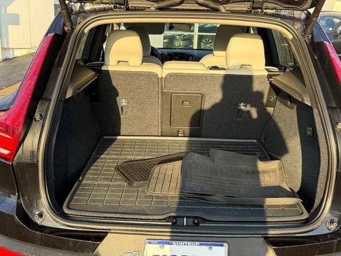 Used 2023 Volvo XC40 B5 Ultimate w/ Protection Package Premier image 5