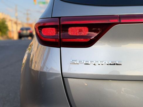 Used 2020 Kia Sportage LX AWD/4WD image 19