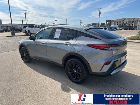 Used 2025 Buick Envista Sport Touring image 3