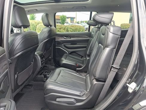 Used 2021 Jeep Grand Cherokee L Limited AWD/4WD image 10
