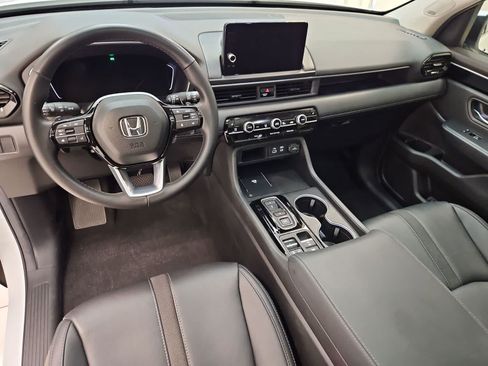 Certified 2025 Honda Pilot Touring image 21
