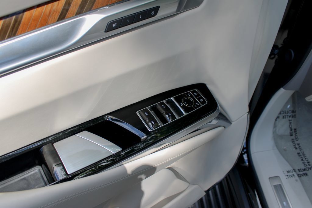 Used 2025 Cadillac Escalade ESV Sport Platinum AWD/4WD image 12