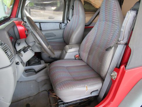 Used 1998 Jeep Wrangler SE AWD/4WD image 17