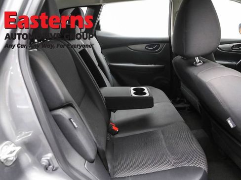 Used 2021 Nissan Rogue Sport S image 23