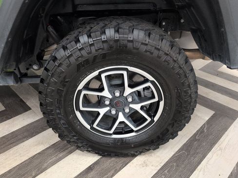 Used 2025 Jeep Gladiator Rubicon w/ Convenience Group image 19