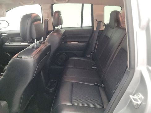 Used 2017 Jeep Compass Latitude FWD image 18