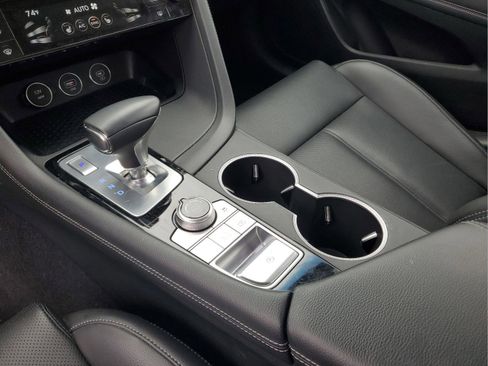 Used 2025 Genesis G70 2.5T image 22