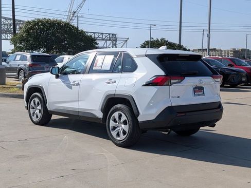 Used 2024 Toyota RAV4 LE FWD image 9