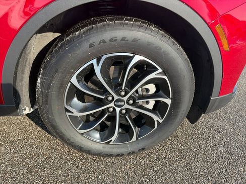 Used 2025 Lincoln Nautilus Premier w/ Equipment Group 102A image 9