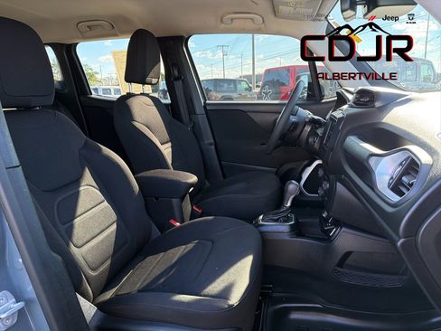 Used 2018 Jeep Renegade Latitude w/ Popular Equipment Group image 23