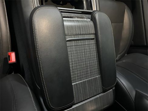 Used 2024 Jeep Wagoneer Series II w/ Flexible Seating Group image 14