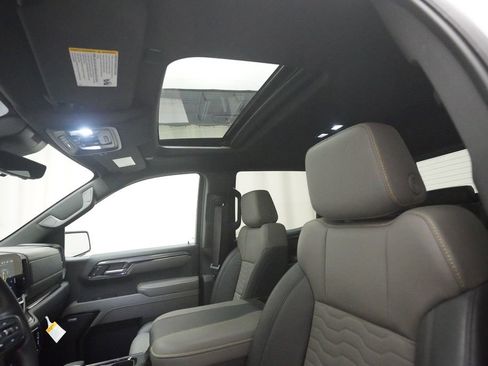 Certified 2025 Chevrolet Silverado 1500 ZR2 w/ Technology Package image 31